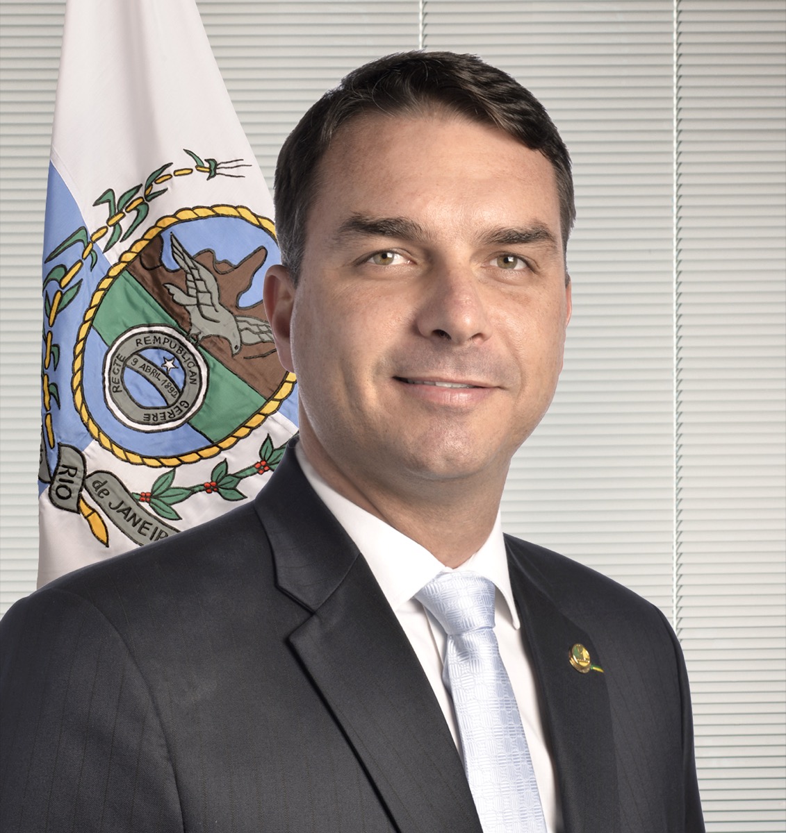 Flávio Bolsonaro em retrato oficial de arquivo